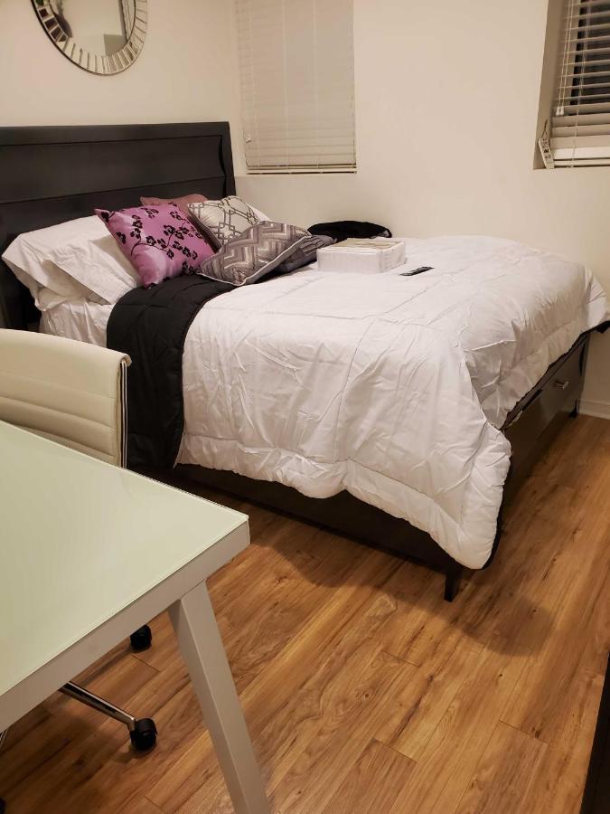 Apartament Beautiful Townhouse Near Yorkdale Mall, Wilson Subway Toronto Zewnętrze zdjęcie