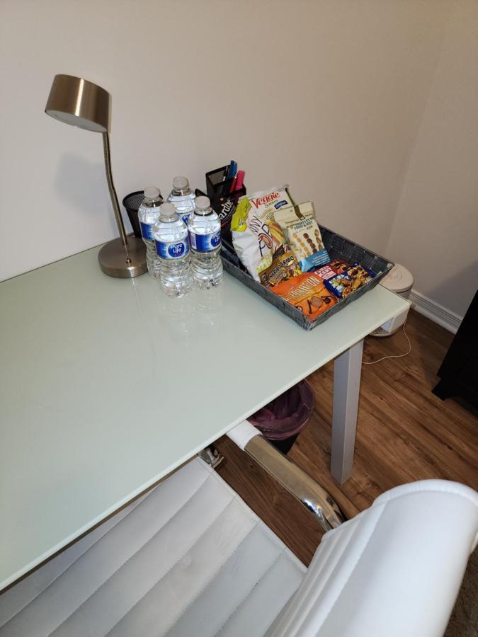 Apartament Beautiful Townhouse Near Yorkdale Mall, Wilson Subway Toronto Zewnętrze zdjęcie