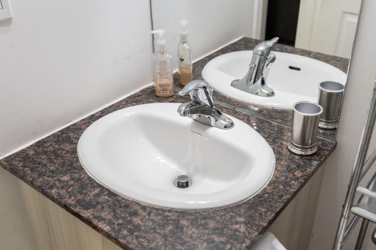 Apartament Beautiful Townhouse Near Yorkdale Mall, Wilson Subway Toronto Zewnętrze zdjęcie