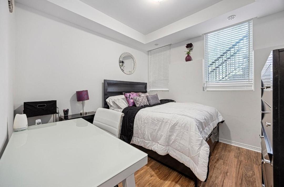 Apartament Beautiful Townhouse Near Yorkdale Mall, Wilson Subway Toronto Zewnętrze zdjęcie