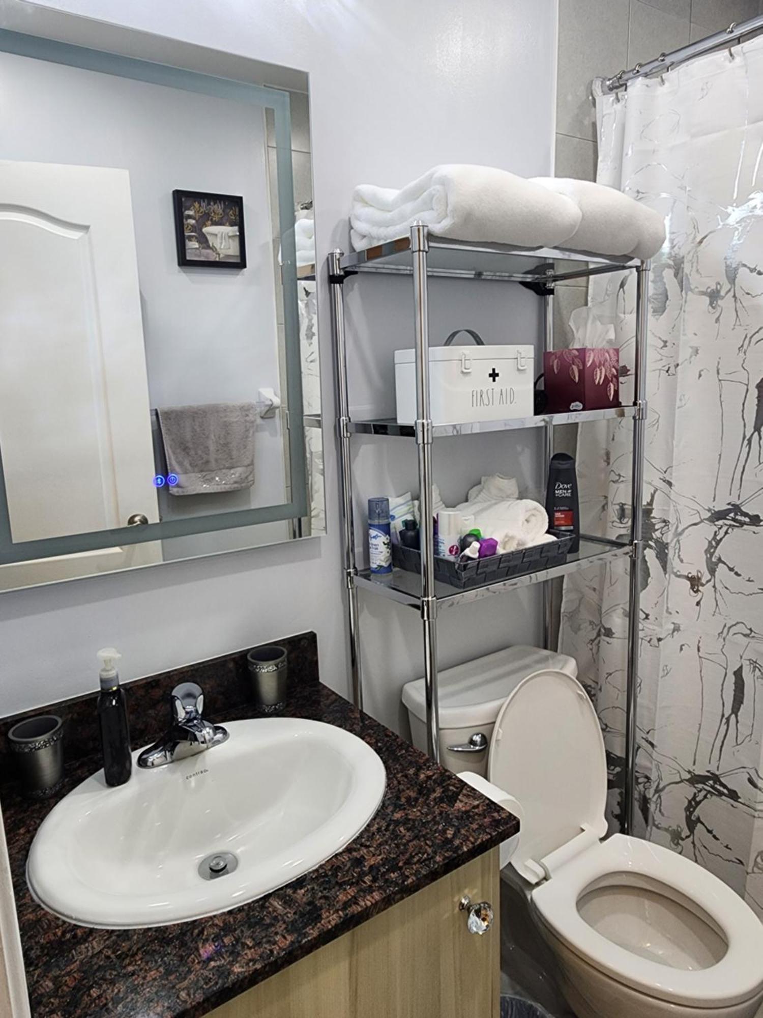 Apartament Beautiful Townhouse Near Yorkdale Mall, Wilson Subway Toronto Zewnętrze zdjęcie