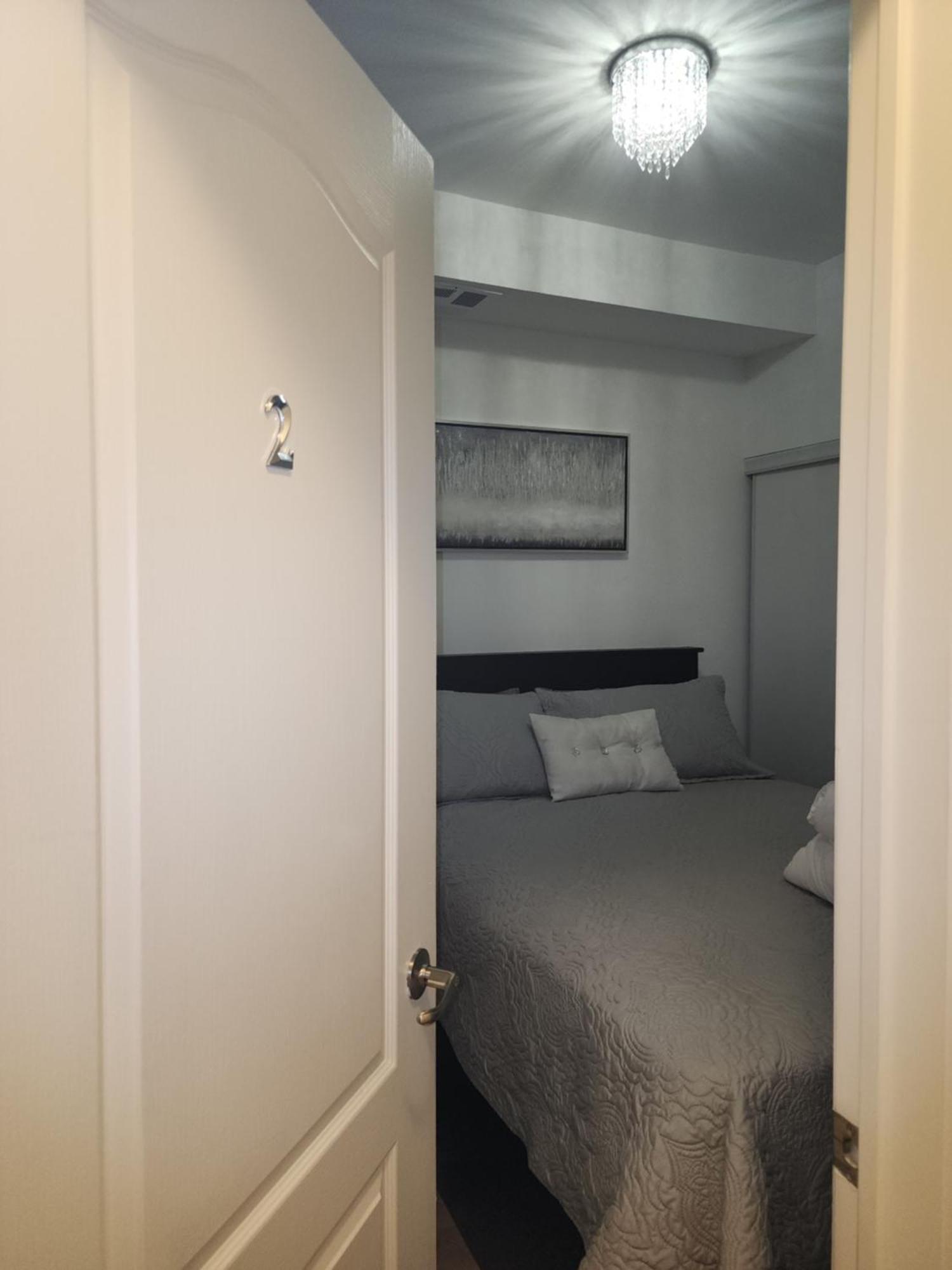 Apartament Beautiful Townhouse Near Yorkdale Mall, Wilson Subway Toronto Zewnętrze zdjęcie