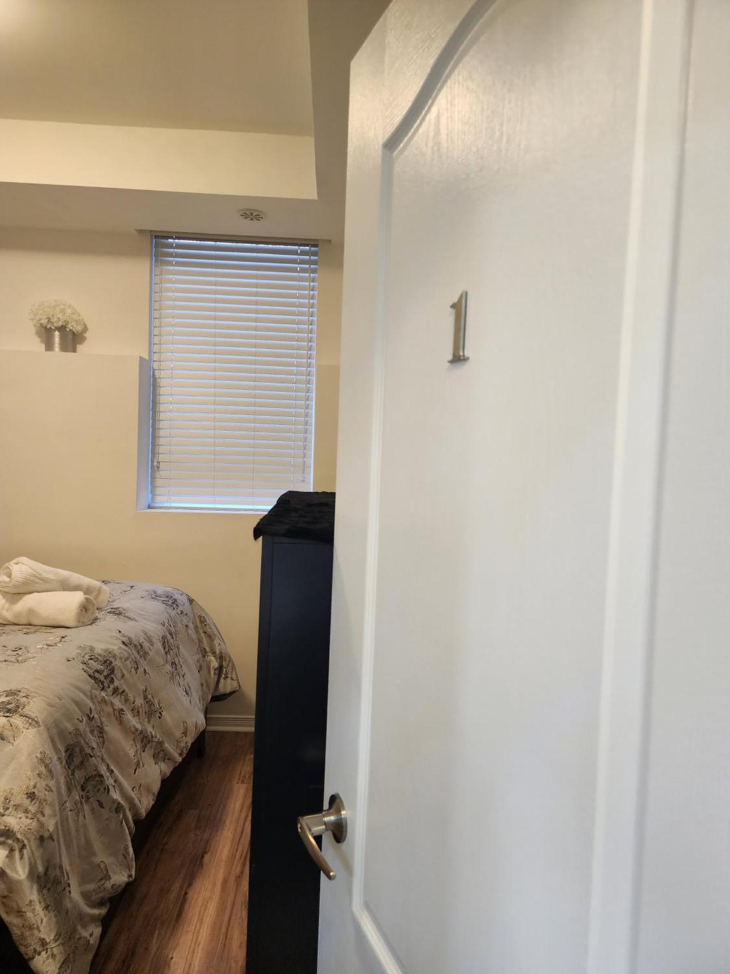 Apartament Beautiful Townhouse Near Yorkdale Mall, Wilson Subway Toronto Zewnętrze zdjęcie